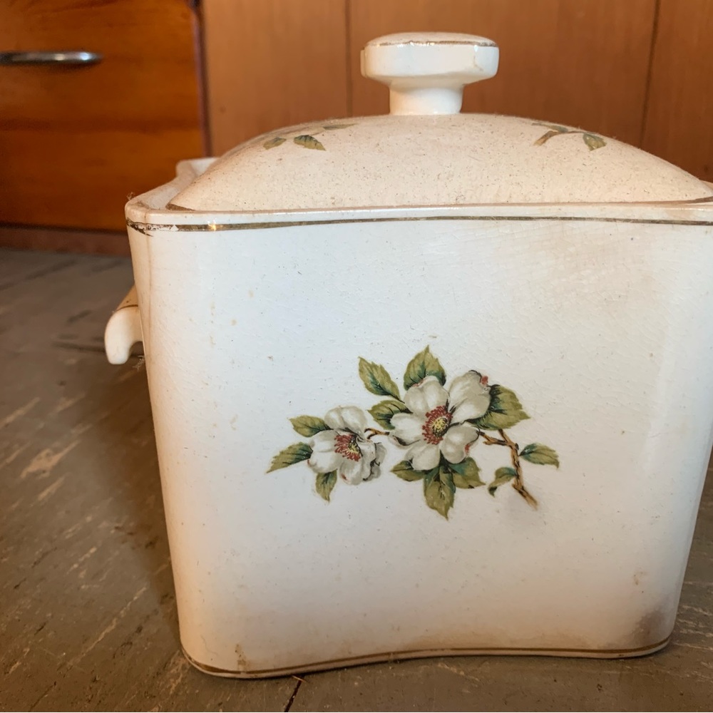 Ceramic antique.  Like new.  Great condition